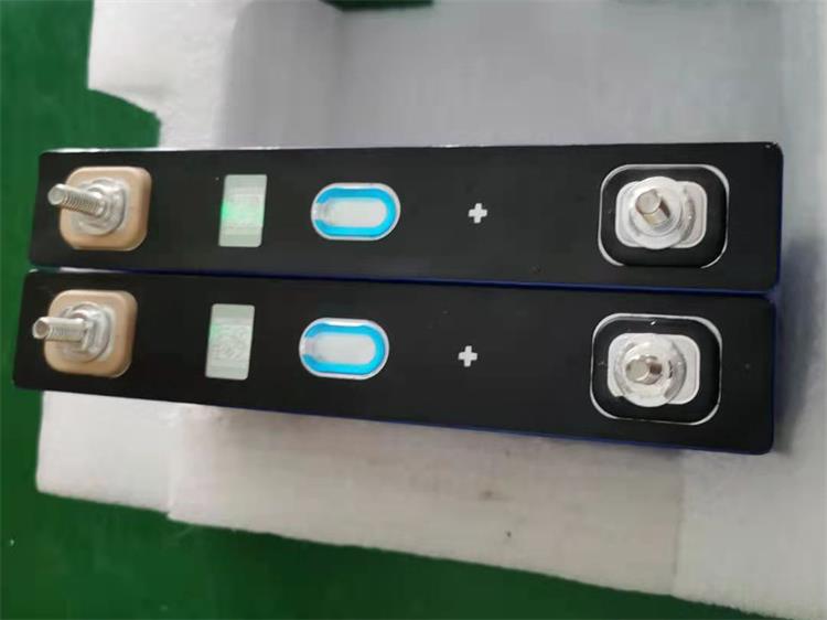 3.2V 100AH LiFePO4 Prismatic Battery