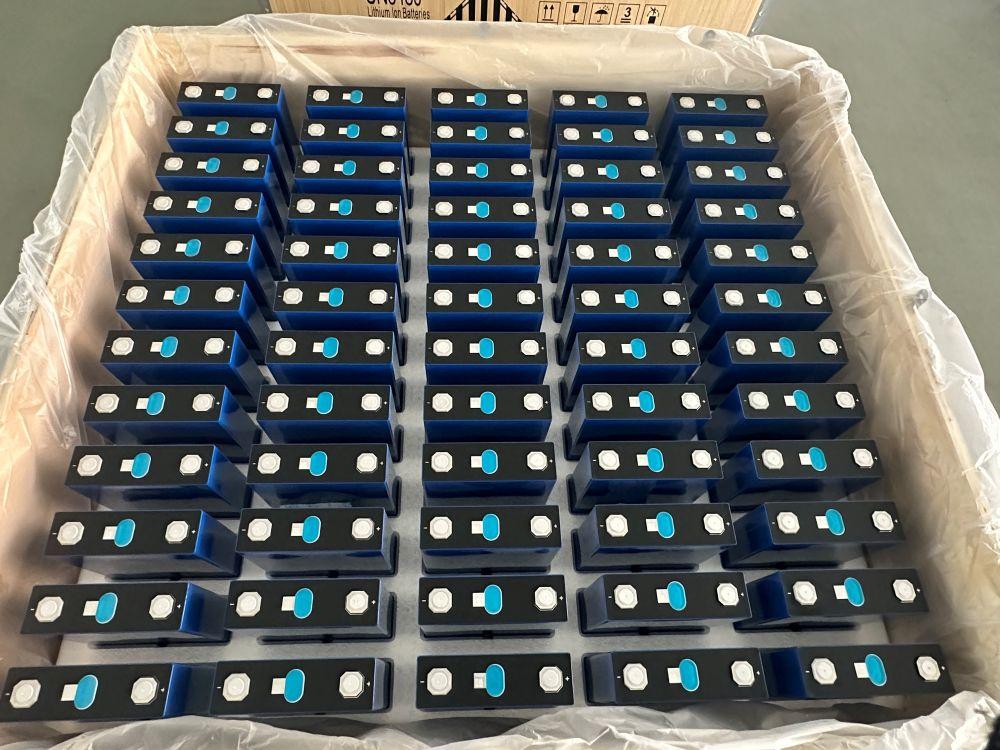 Analysis of LiFePO₄ Battery Charging Strategies: Which Prolongs Lifespan Better – Partial, Full, or Constant-Power Cycling?