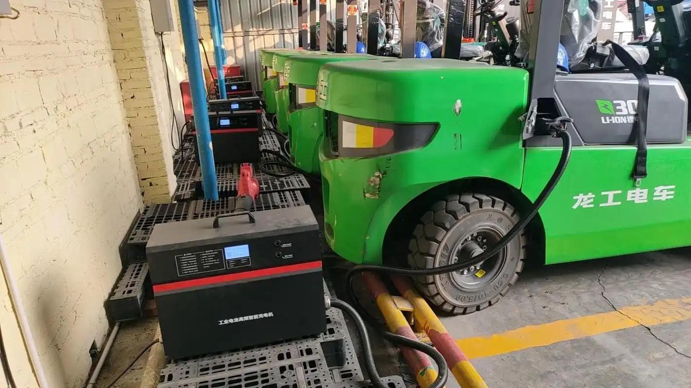 The Advantages of LiFePO4 Batteries for Forklifts