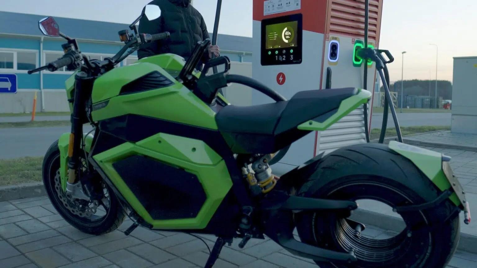 Donut Lab Solid State Battery Pack Charges 10–50% in 5 Minutes in Motorcycle Test