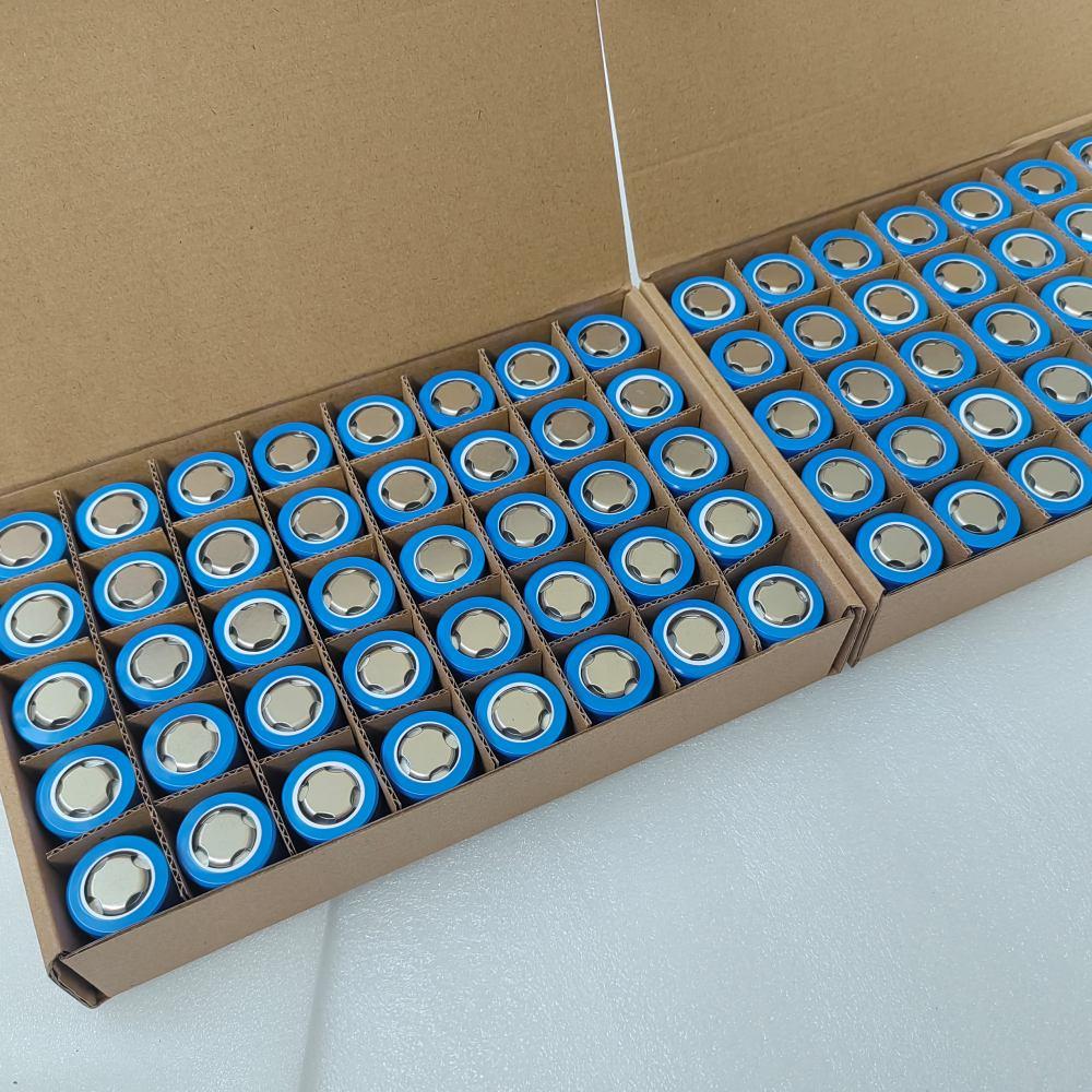 3.7V 2000mah 26350 Lithium ion Battery