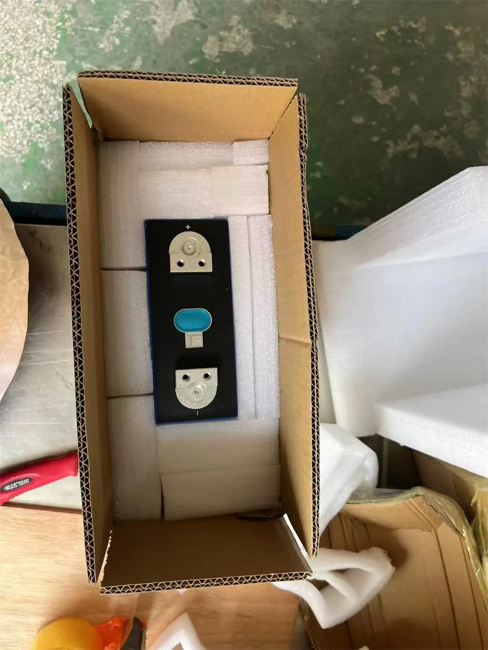 EVE LF304 3.2V 304Ah LiFePO4 cell packing details